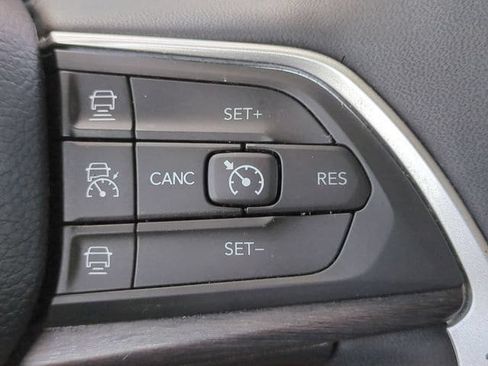 Used 2023 Jeep Grand Cherokee Limited AWD/4WD image 27