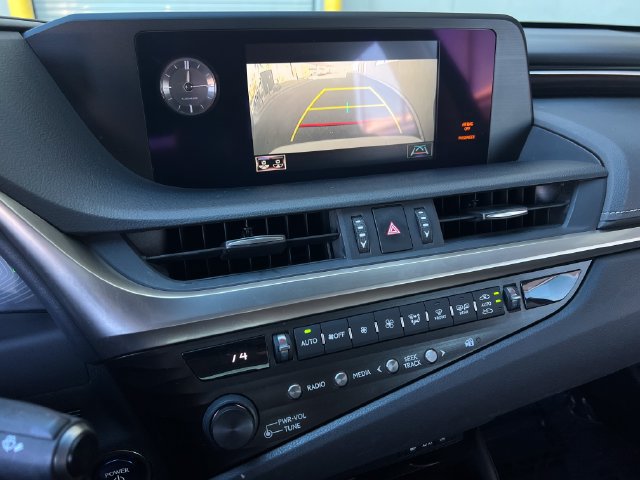 Used 2020 Lexus ES 300h w/ Premium Package FWD image 22
