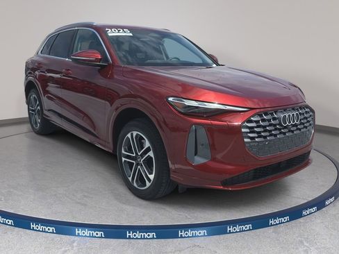 Certified 2025 Audi Q5 Premium w/ Convenience Package AWD/4WD image 3