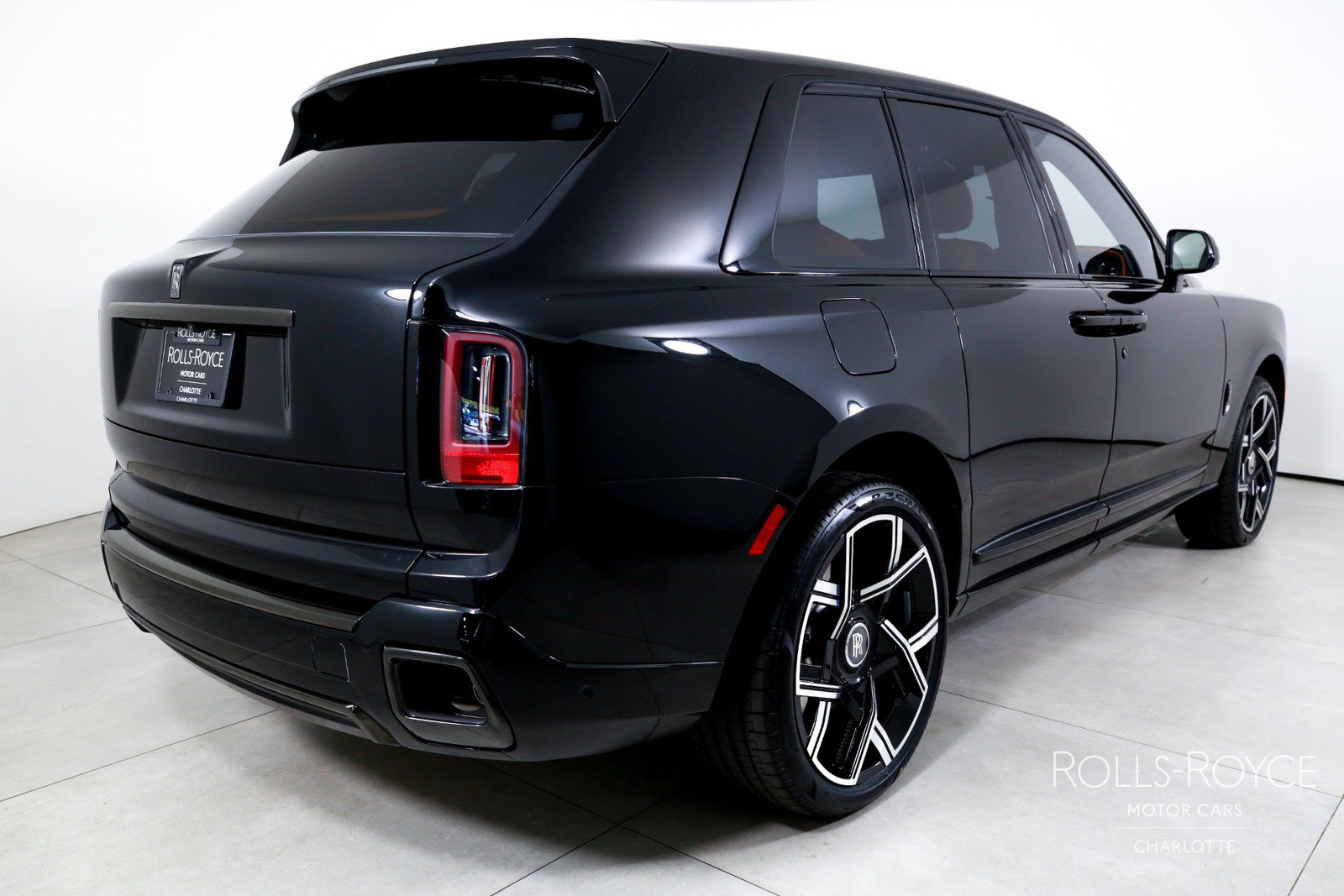 New 2027 Rolls-Royce Cullinan Black Badge AWD/4WD image 2