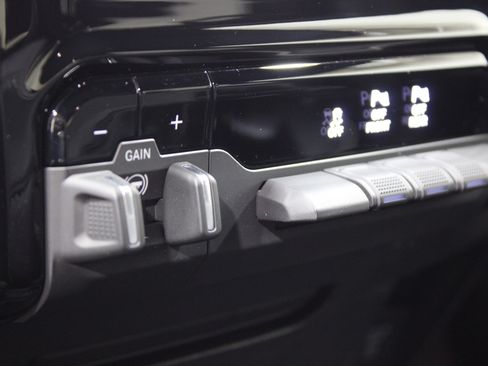 Used 2025 RAM 1500 Laramie image 27