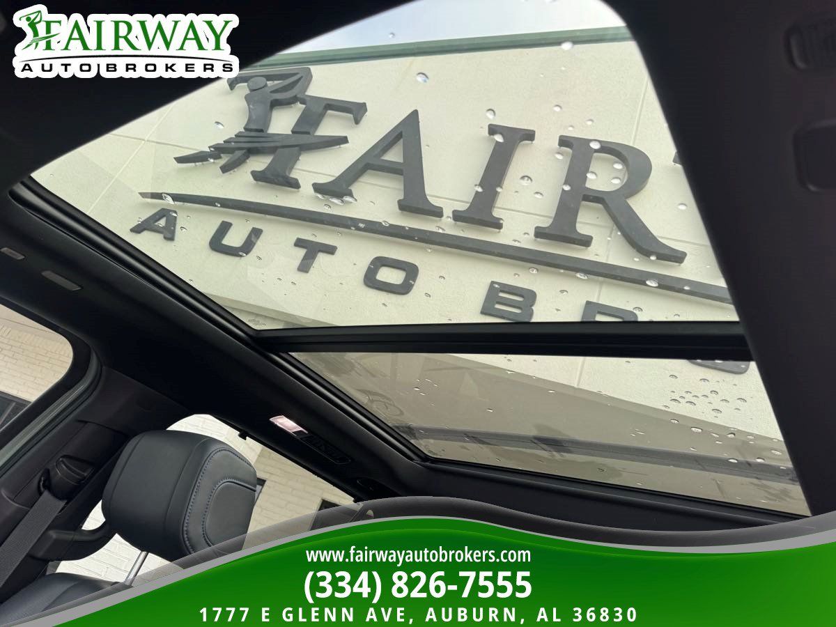 Used 2025 Toyota Sequoia Platinum AWD/4WD image 27