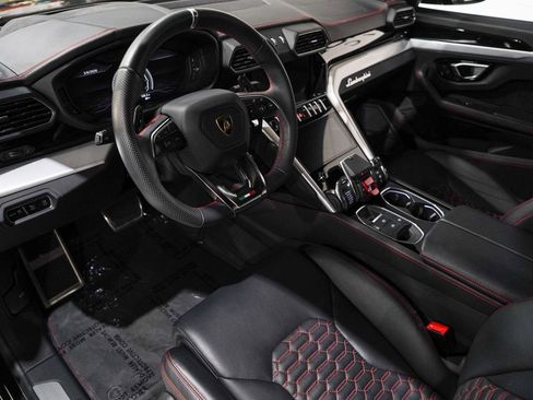Used 2020 Lamborghini Urus image 2