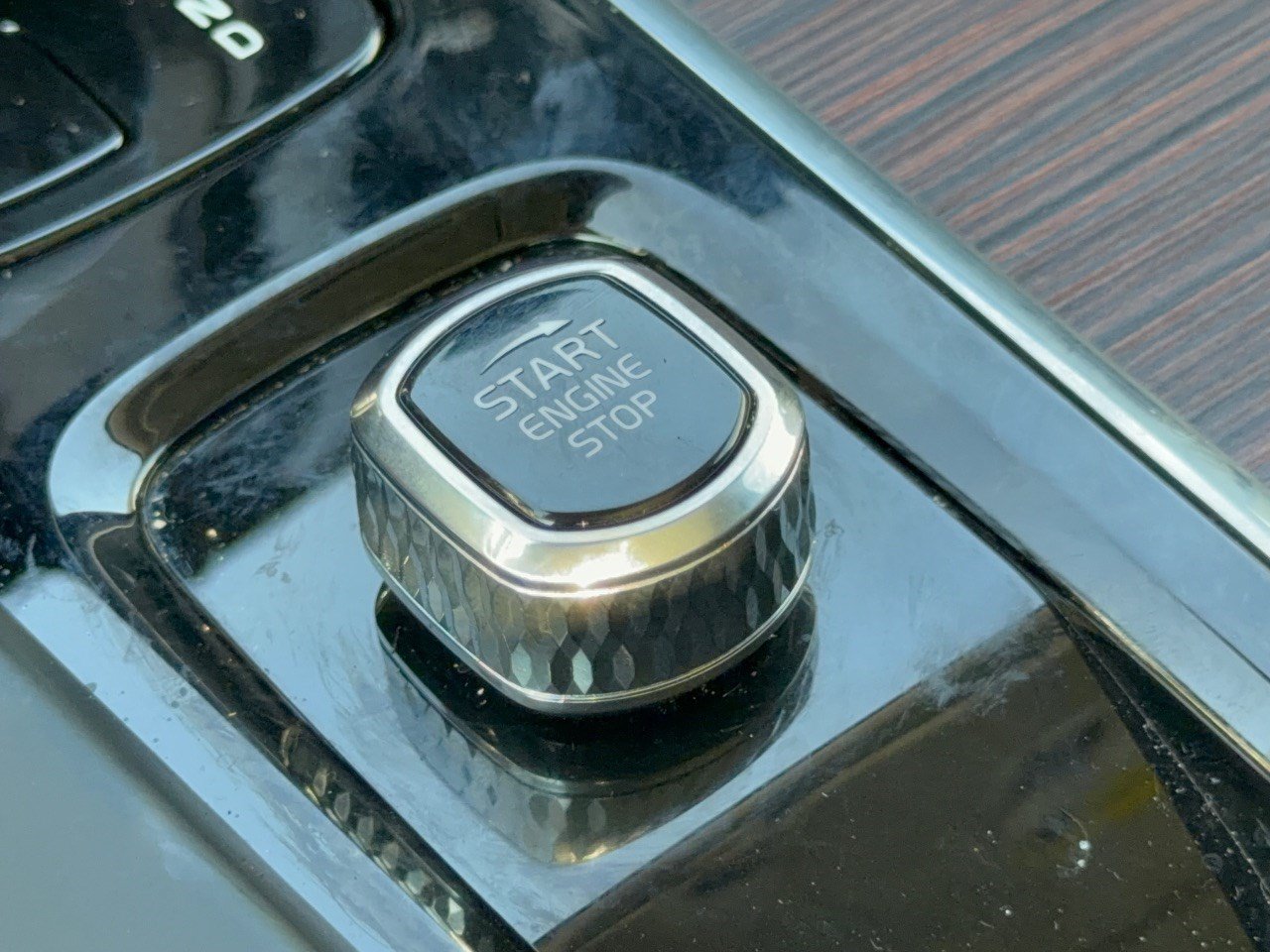 Certified 2024 Volvo XC60 B5 Plus AWD/4WD image 20