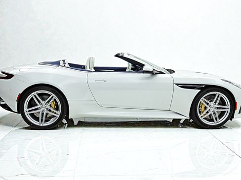 Used 2026 Aston Martin DB12 Convertible RWD image 21