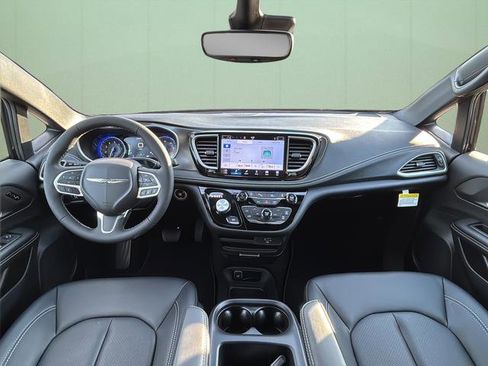 New 2026 Chrysler Pacifica Select image 24