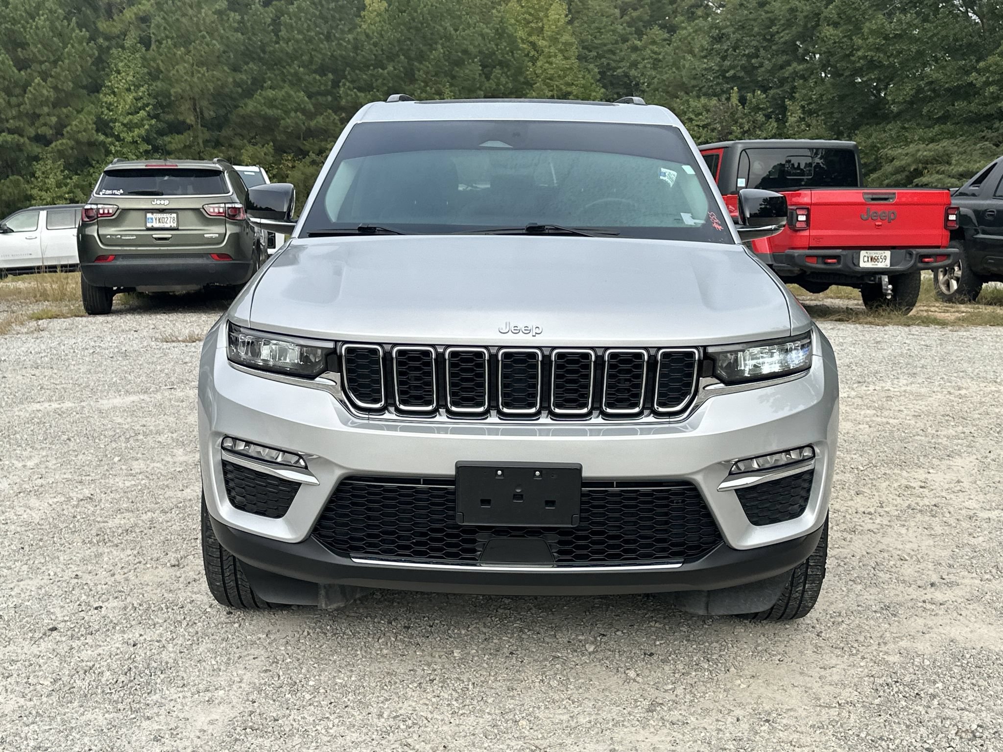 Used 2023 Jeep Grand Cherokee Limited AWD/4WD image 11