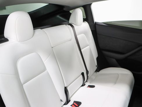 Used 2025 Tesla Model Y Long Range image 27