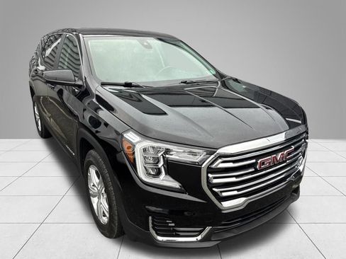 Used 2024 GMC Terrain SLE AWD/4WD image 3