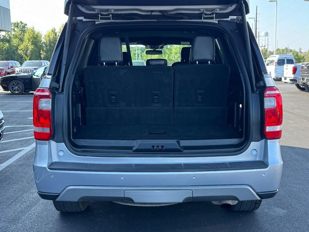 Used 2019 Ford Expedition XLT w/ Equipment Group 202A AWD/4WD image 7