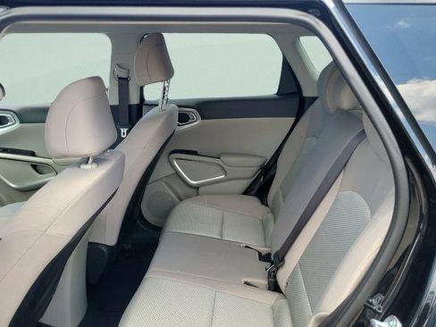 Used 2025 Kia Soul LX FWD image 10