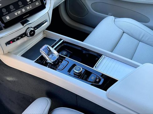 New 2026 Volvo XC60 B5 Ultra w/ Protection Package Premier image 10