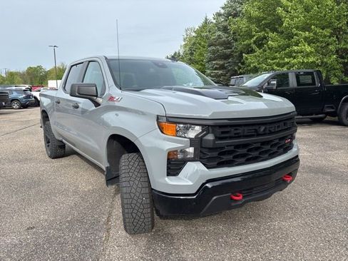 Used 2024 Chevrolet Silverado 1500 Custom Trail Boss AWD/4WD image 2