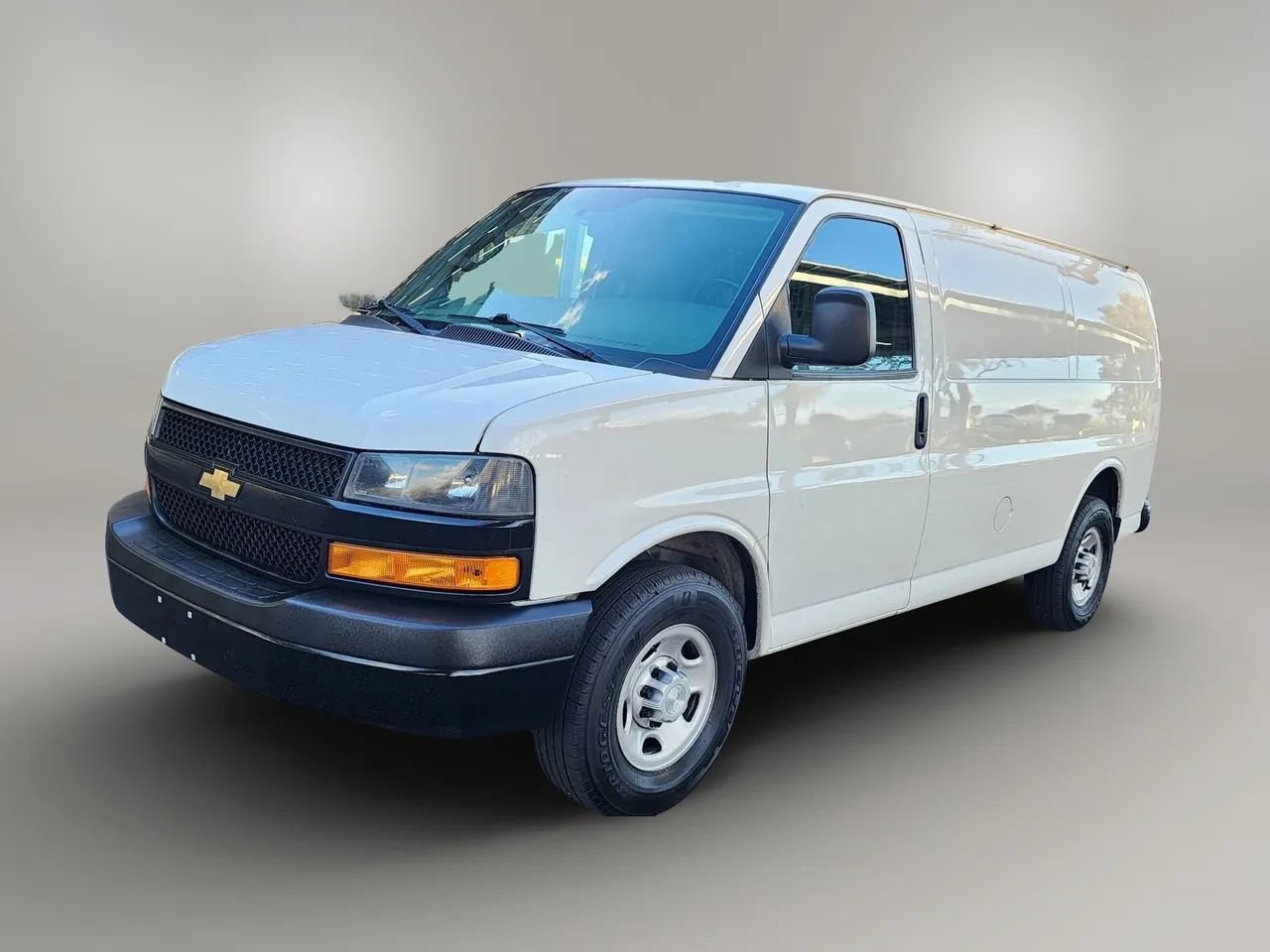 Used 2020 Chevrolet Express 2500 w/ Driver Convenience Package RWD image 18
