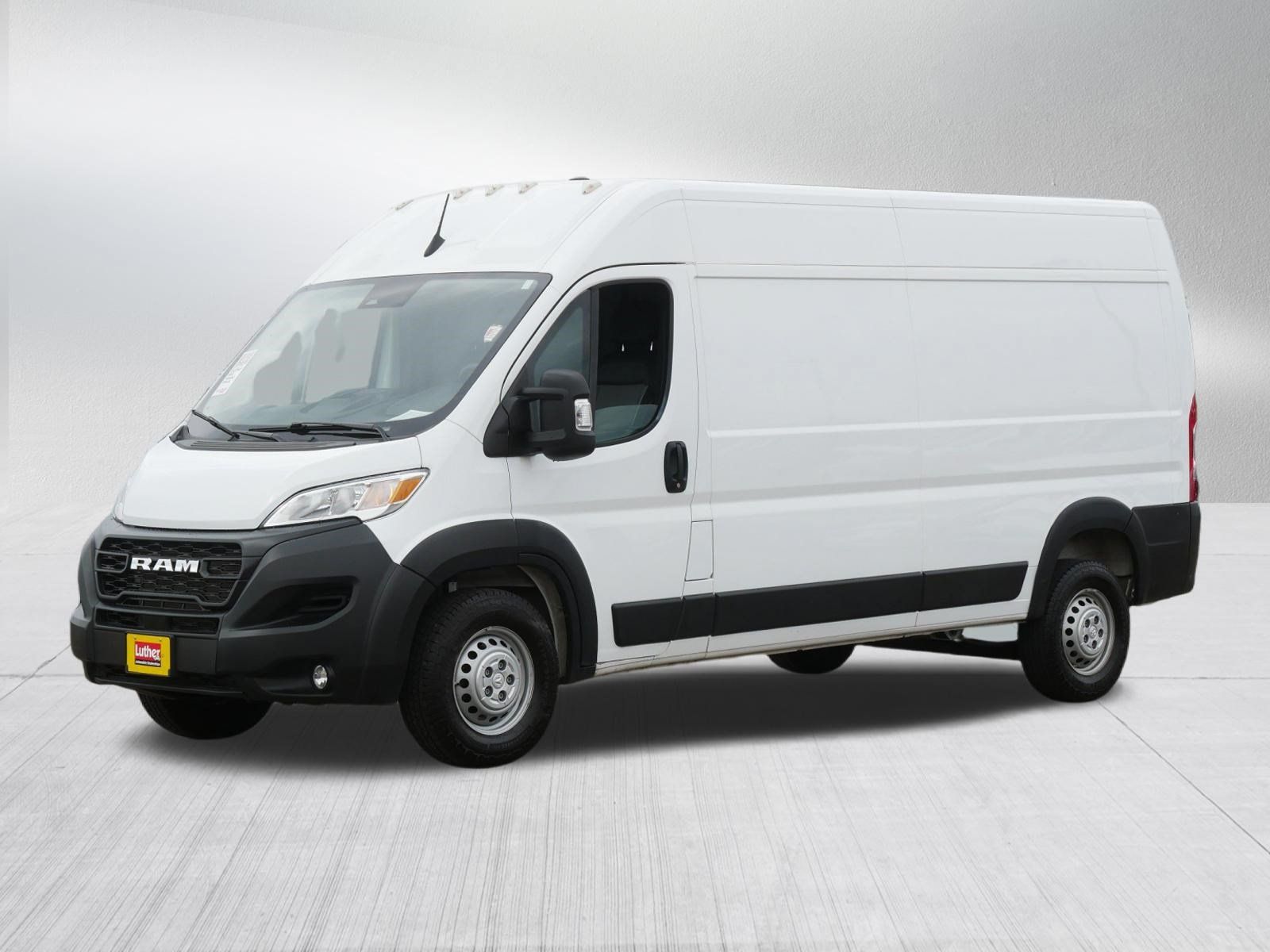 Used 2024 RAM ProMaster 2500 w/ Convenience Group FWD image 3