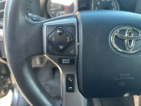 Used 2017 Toyota Tacoma SR5 image 29