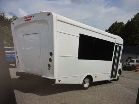 Used 2022 Ford E-350 and Econoline 350 Super Duty w/ Shuttle Bus Prep Package RWD image 4
