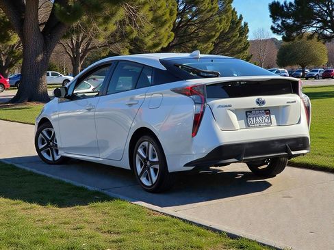 Used 2017 Toyota Prius Four Touring w/ Carpet Mat Package image 5