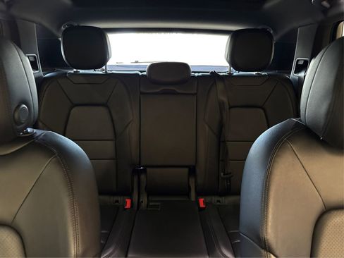 Used 2022 Porsche Cayenne image 17