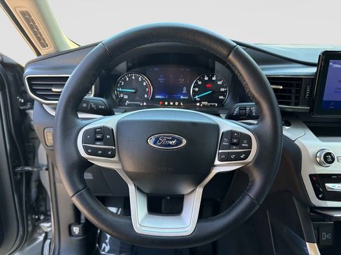 Used 2024 Ford Explorer XLT w/ Equipment Group 202A AWD/4WD image 31