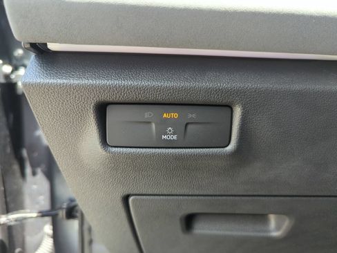 Used 2026 Volkswagen Tiguan SE FWD image 43
