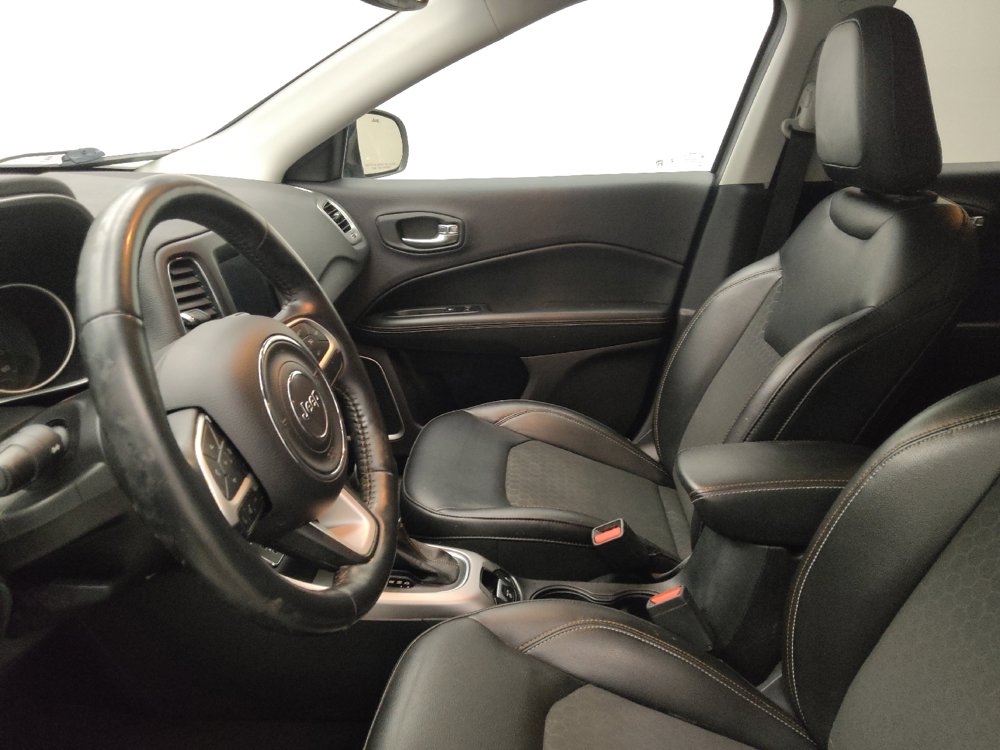 Used 2018 Jeep Compass Latitude w/ Popular Equipment Group FWD image 17