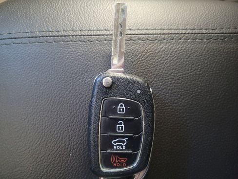 Used 2017 Hyundai Santa Fe Sport image 32