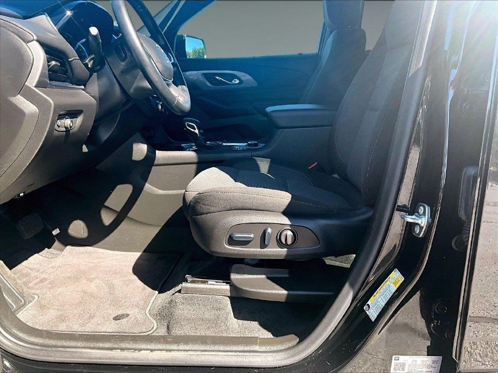 Used 2023 Chevrolet Traverse LT w/ Midnight/Sport Edition AWD/4WD image 8