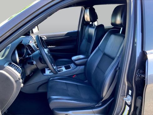 Used 2019 Jeep Grand Cherokee Altitude RWD image 8