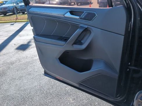 Used 2022 Volkswagen Tiguan SE image 25