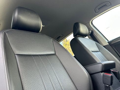 Certified 2023 Volkswagen Tiguan SE image 18