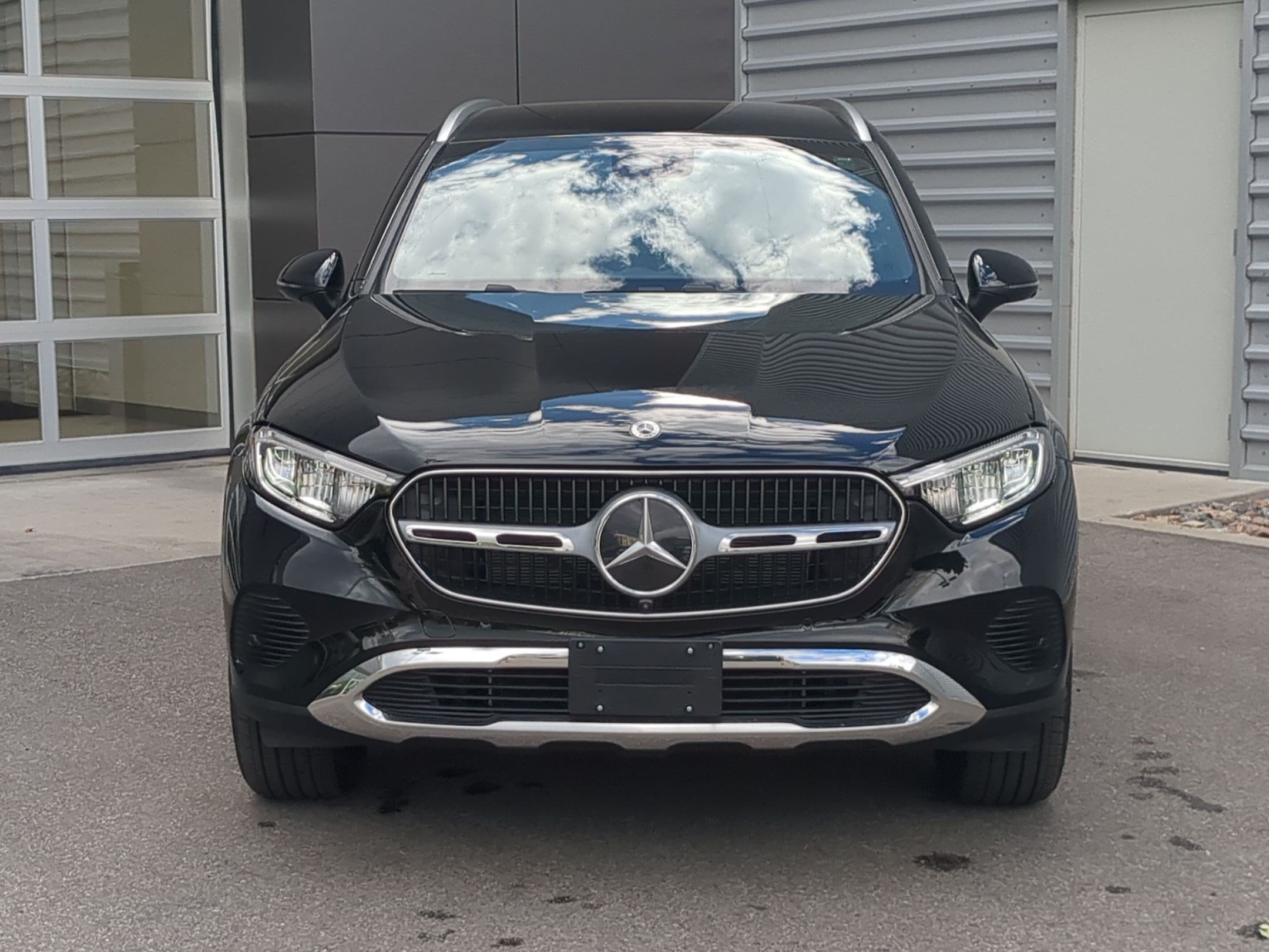 Used 2025 Mercedes-Benz GLC 350e 4MATIC image 2