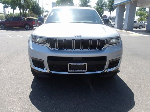 New 2025 Jeep Grand Cherokee L Limited w/ Luxury Tech Group II image 3