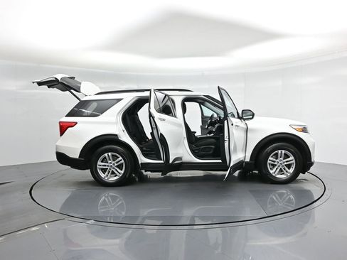 Certified 2023 Ford Explorer XLT image 5