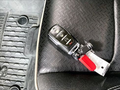 Used 2021 RAM 1500 Laramie image 10