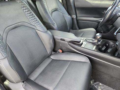 Used 2019 Lexus UX 200 w/ Premium Package FWD image 15