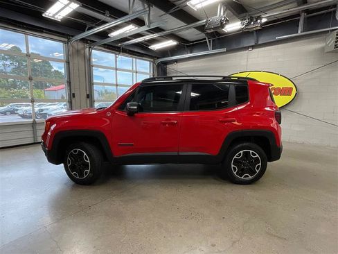 Used 2017 Jeep Renegade Trailhawk AWD/4WD image 2