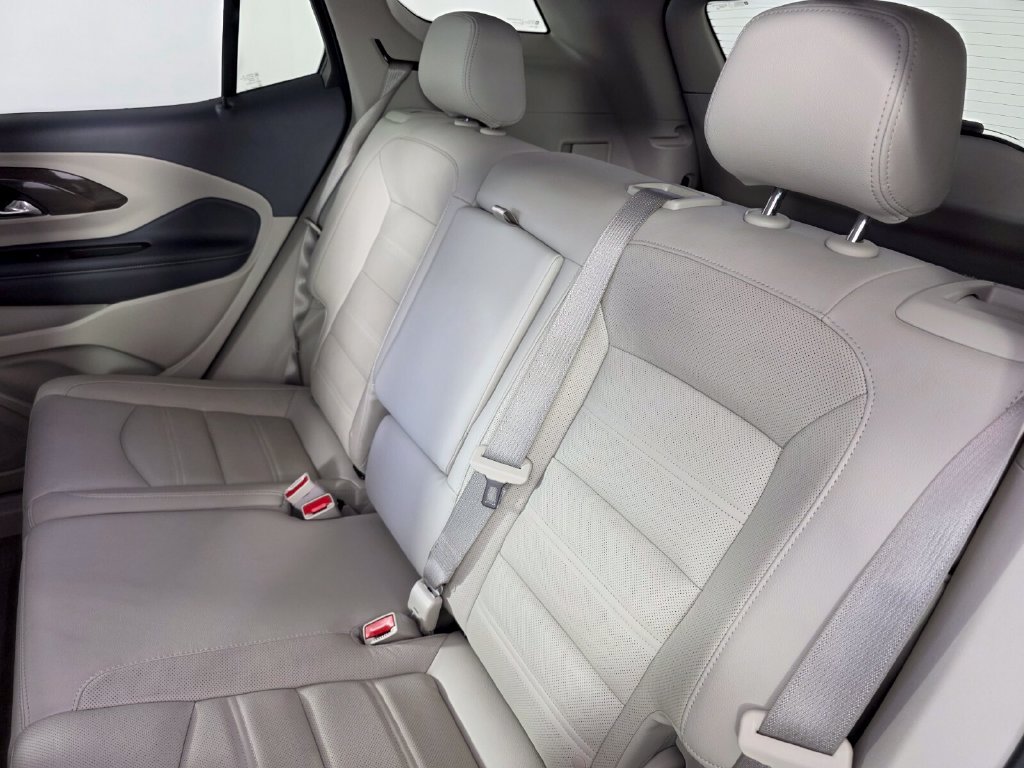 Used 2024 GMC Terrain Denali w/ Denali Premium Package AWD/4WD image 16