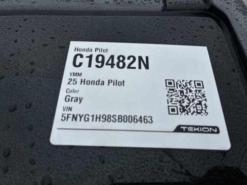 Used 2025 Honda Pilot Black Edition image 35