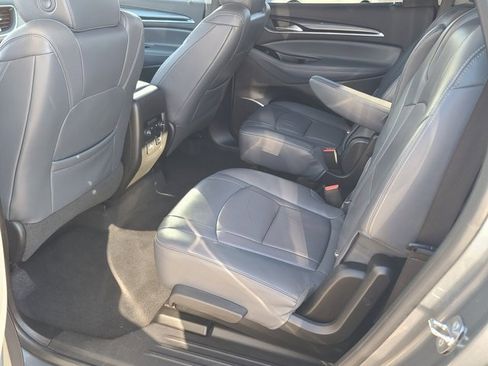 Used 2018 Buick Enclave Essence image 17