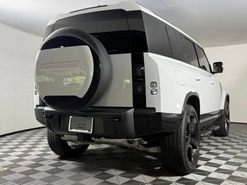Used 2026 Land Rover Defender 110 X-Dynamic SE AWD/4WD image 8