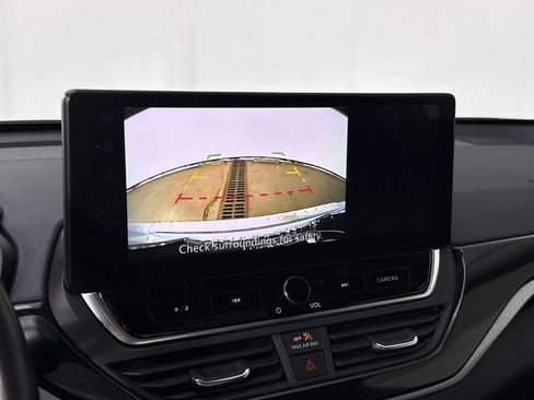 Used 2023 Nissan Altima 2.5 SR w/ SR Premium Package AWD/4WD image 9