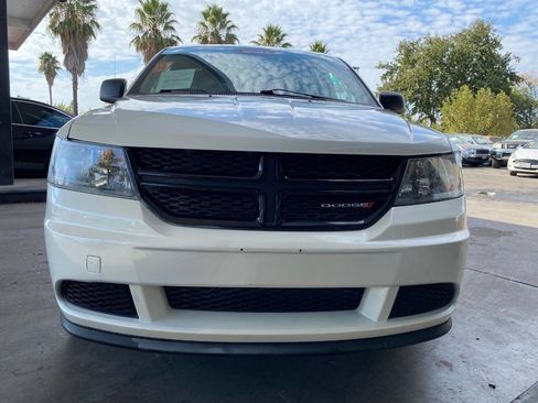 Used 2017 Dodge Journey SE w/ Flexible Seating Group image 4