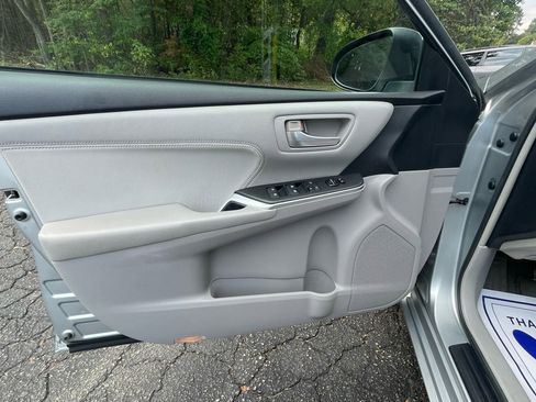 Used 2015 Toyota Camry XLE image 16