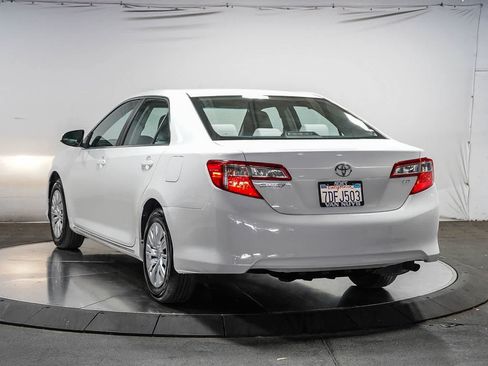 Used 2014 Toyota Camry LE FWD image 2