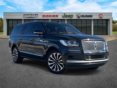 Used 2023 Lincoln Navigator L Reserve image 3