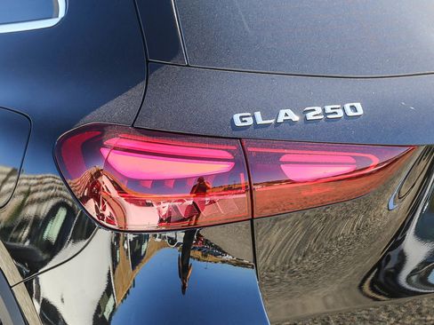 New 2025 Mercedes-Benz GLA 250 4MATIC image 9