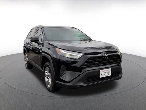 Used 2025 Toyota RAV4 XLE image 3