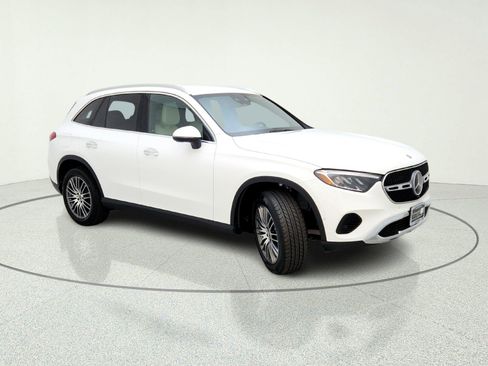 Certified 2025 Mercedes-Benz GLC 300 4MATIC image 5