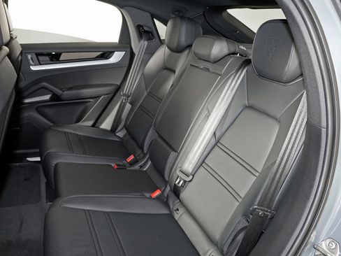 New 2026 Porsche Cayenne Coupe AWD/4WD image 36